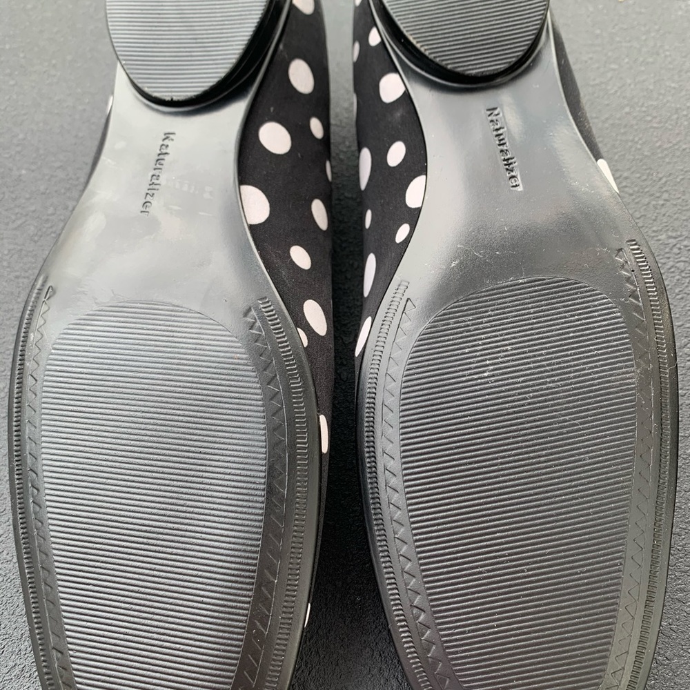 Ladies shoes. Size 10.